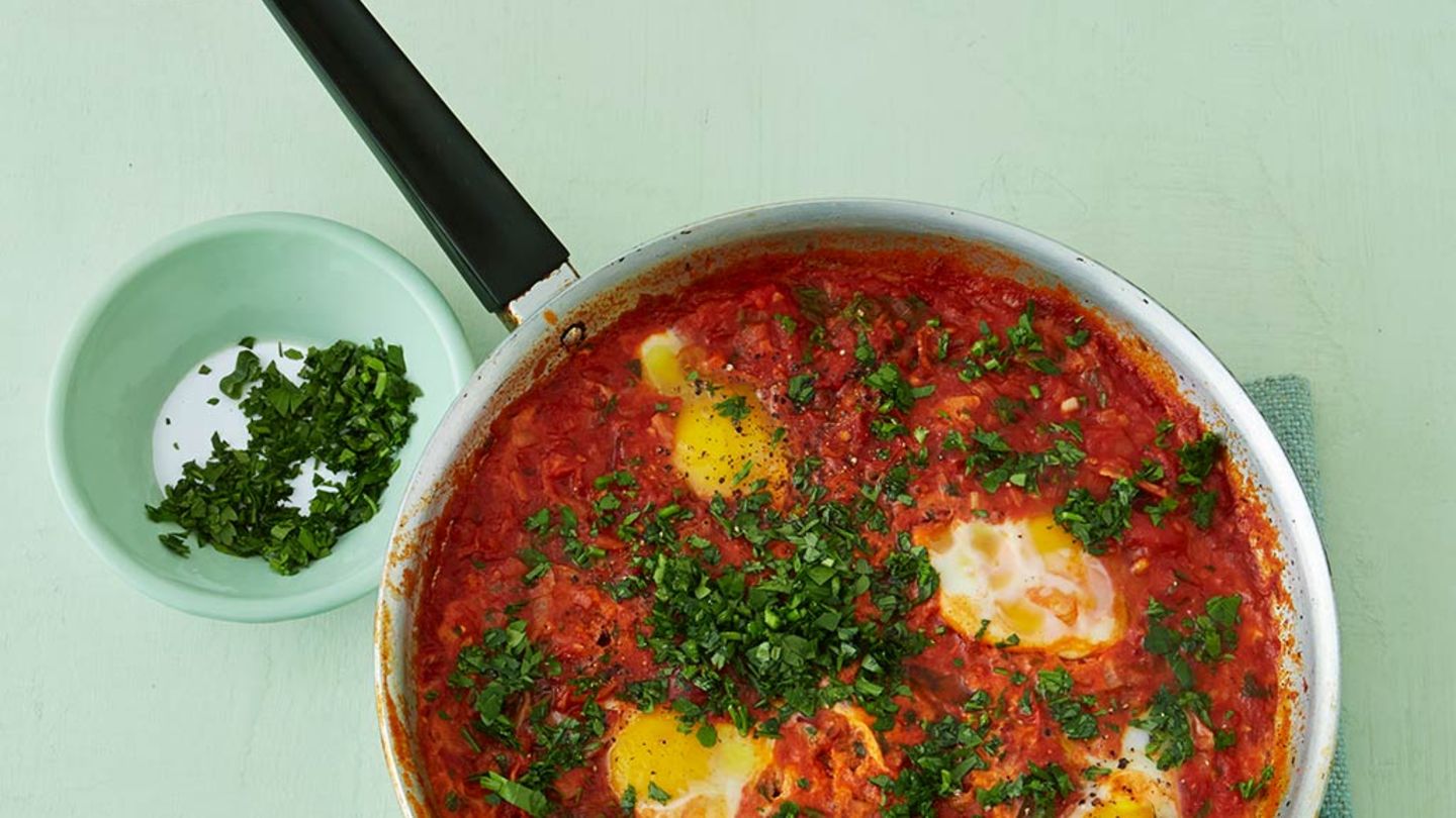 Shakshuka (Pochierte Eier in Tomatensauce) Rezept