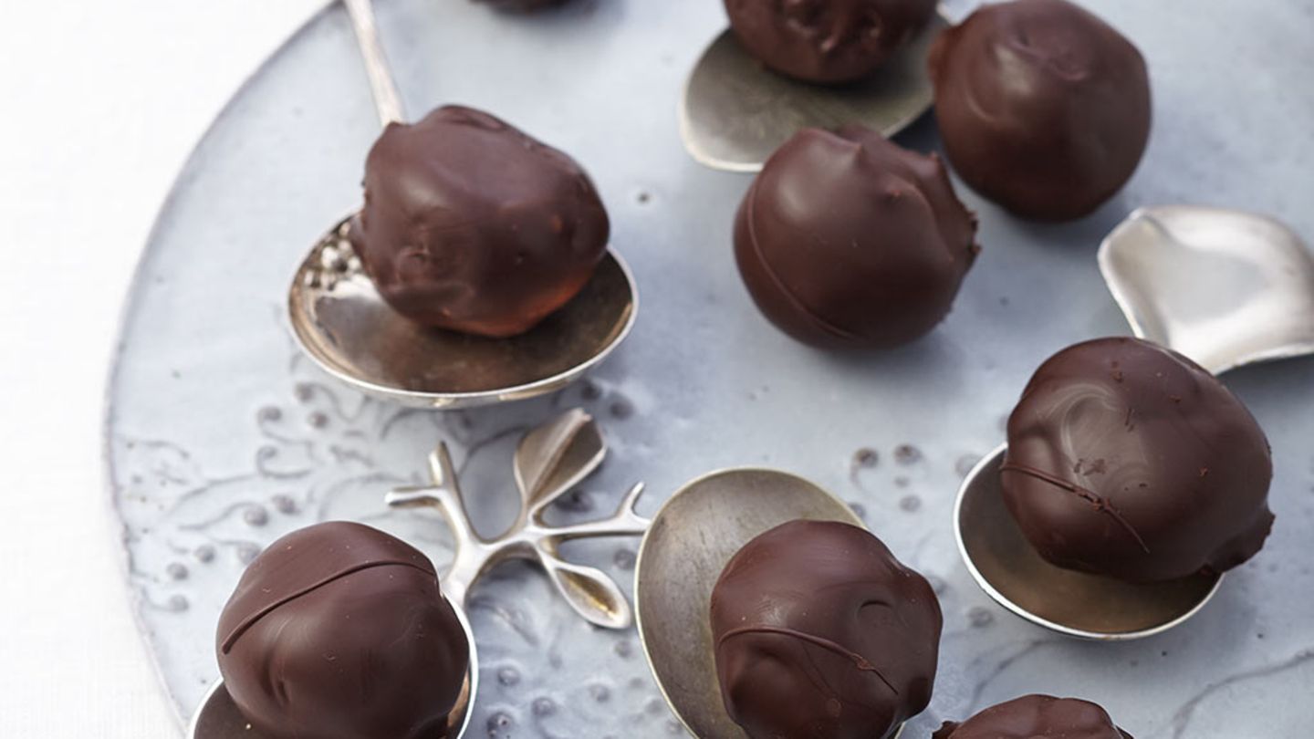 Espresso-Trüffel mit Macadamiakern Rezept
