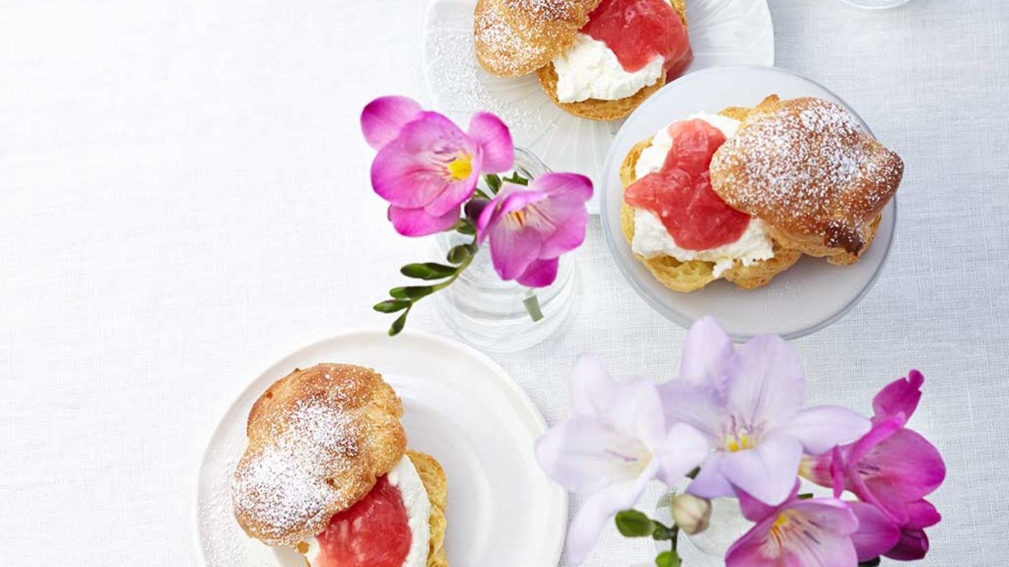 Windbeutel mit Rhabarber und Mascarpone Rezept