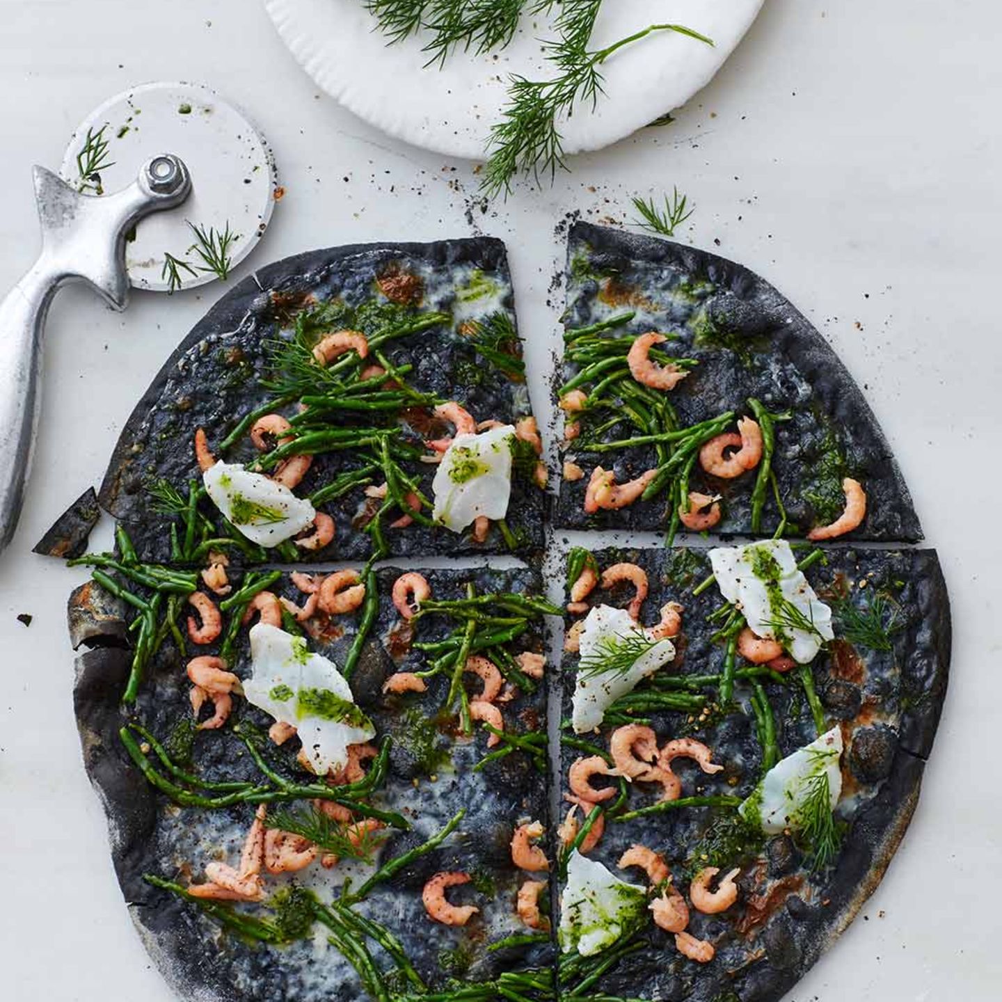 Schwarze Pizza Mit Queller Und Kabeljau Rezept Essen Und Trinken