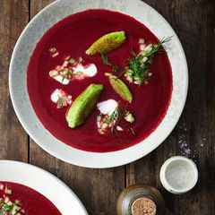 Rote-Bete-Suppe mit Grießnocken