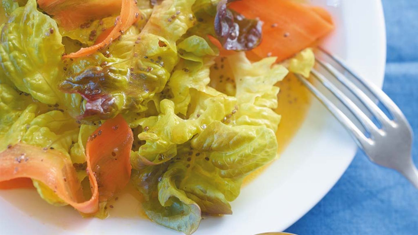 Salat mit Chia-Dressing Rezept