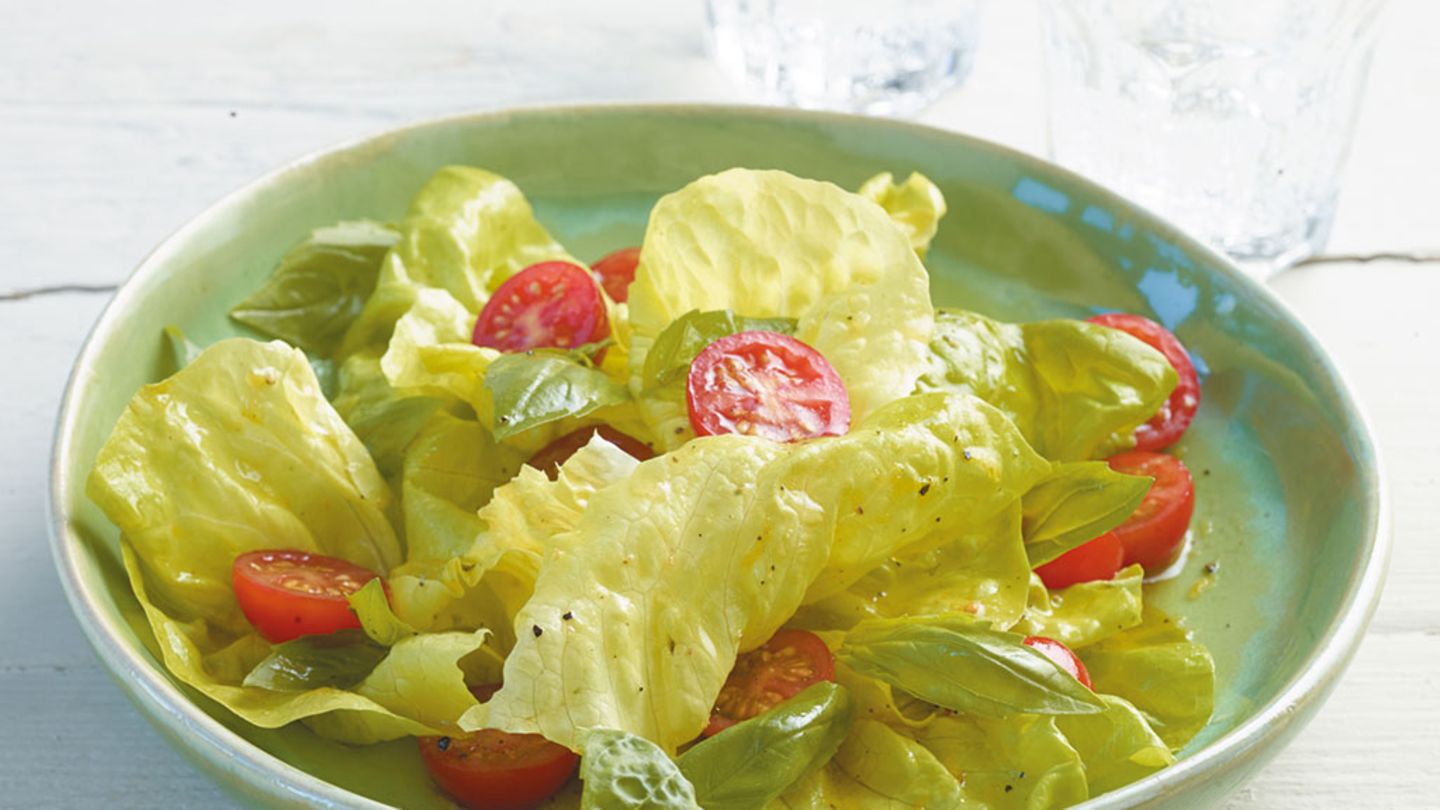 Salat mit Sirup-Dressing Rezept