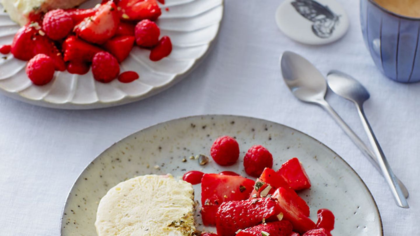 Holunder-Parfait mit Kürbiskernen Rezept