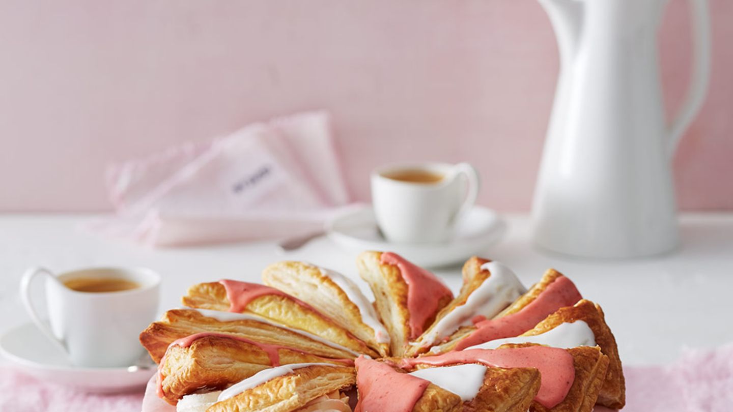 Profiteroles-Erdbeer-Torte Rezept