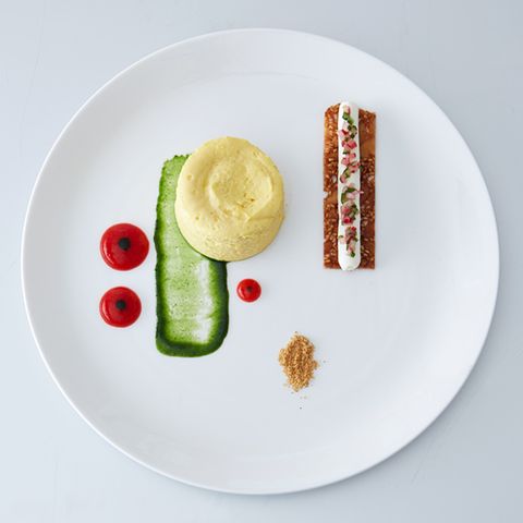 Nougatine mit Gurken-Relish und Frischkäsecreme