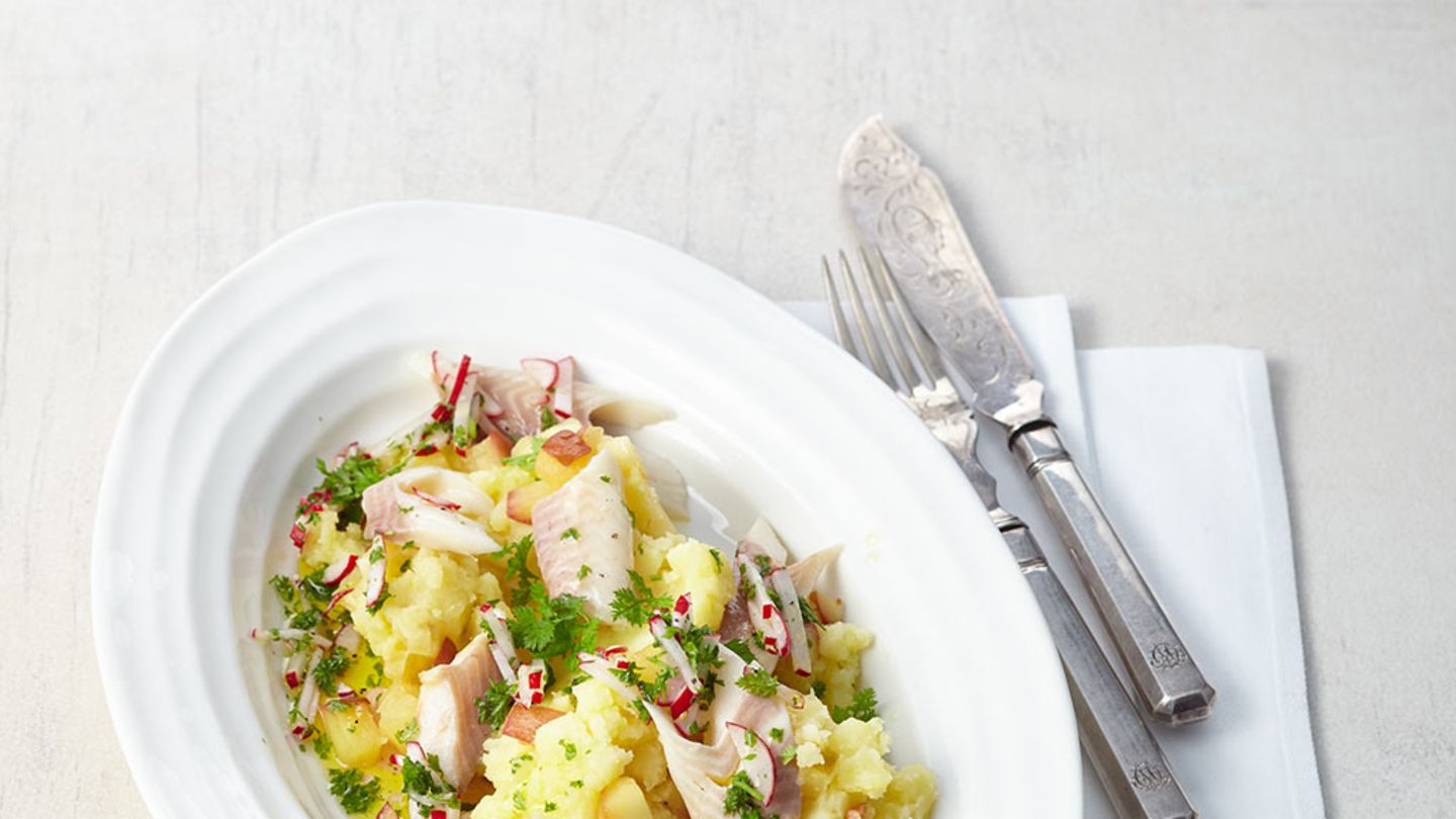 Kartoffel-Apfel-Stampf mit geräucherter Forelle Rezept