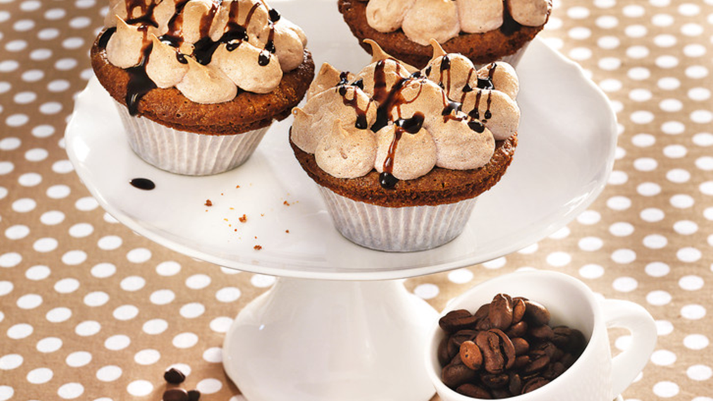 Schokoladen-Espresso-Cupcakes mit Schoko-Baiser und Orangennote Rezept