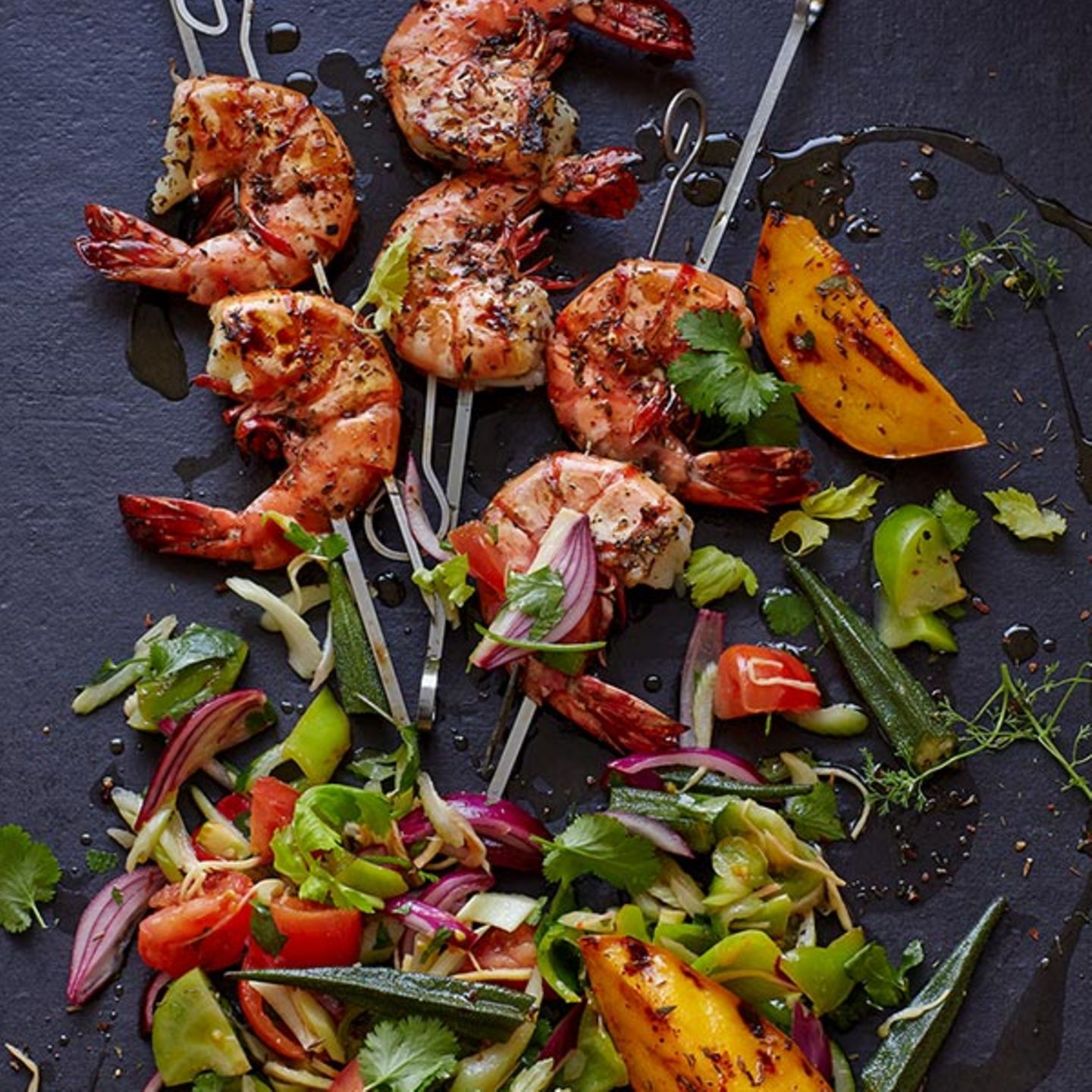 Cajun-Garnelen mit Gumbo-Salat
