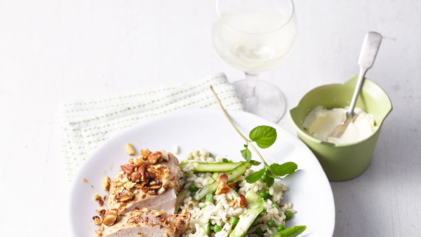 Spargel-Minz-Risotto mit Mandelhähnchen Rezept