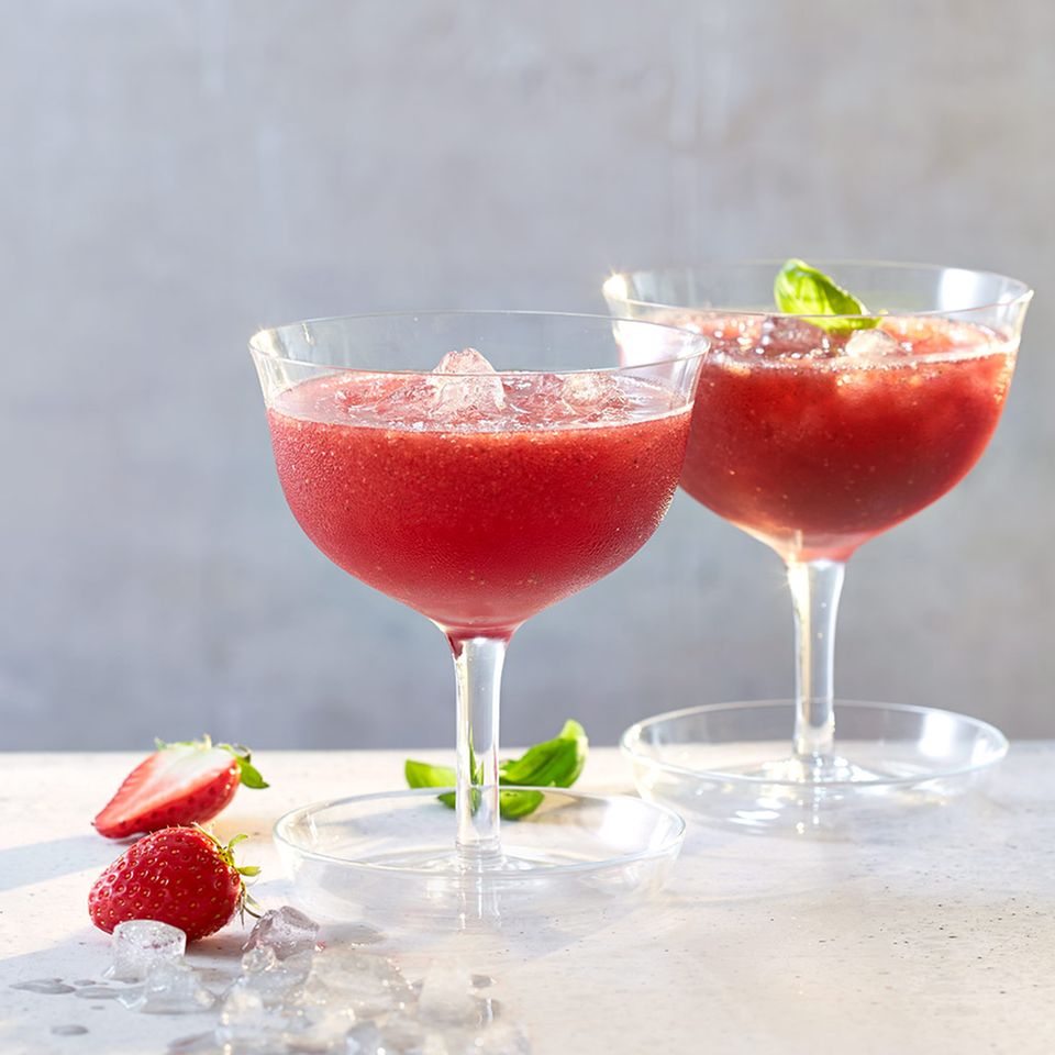 Rezepte: Bowle und Drinks mit Erdbeeren
