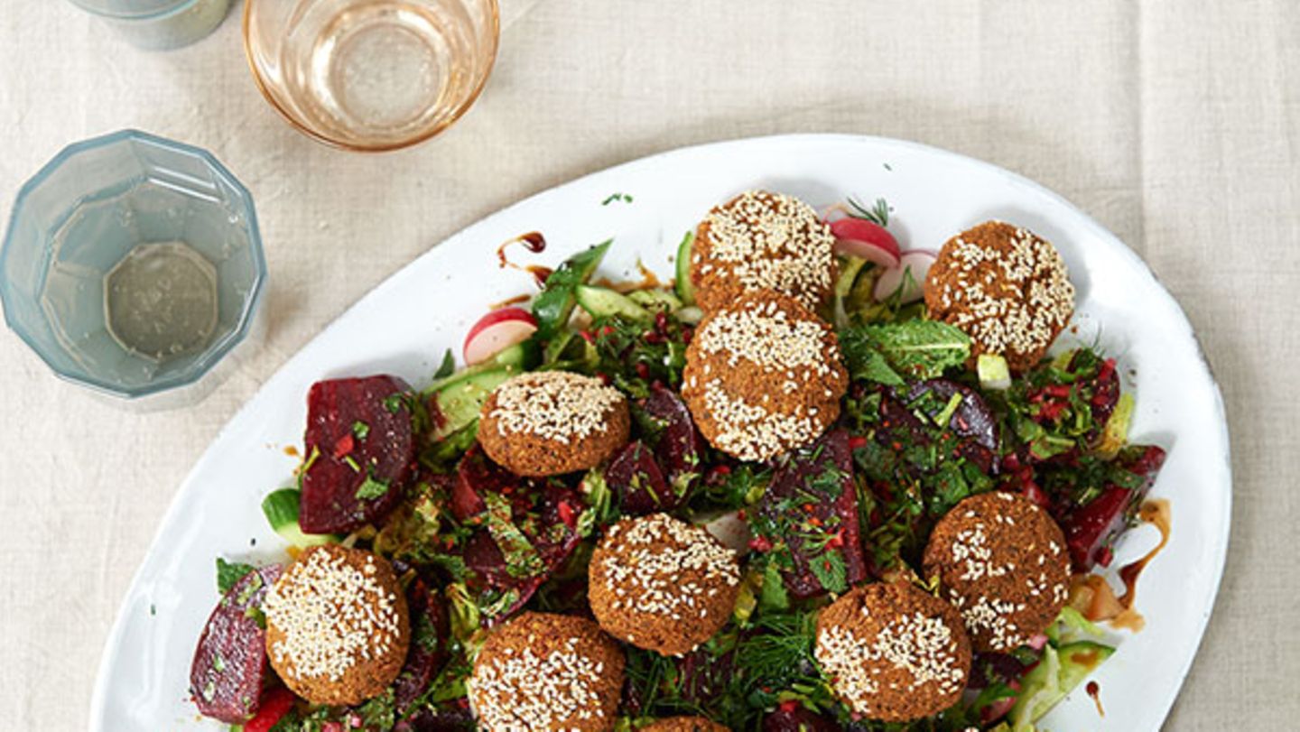 Salat mit Falafeln Rezept
