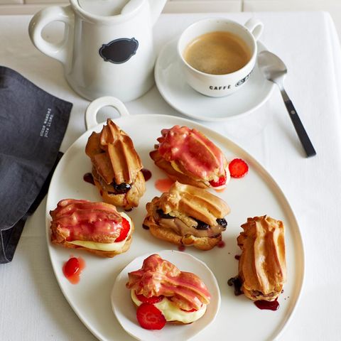 Toll zum Kaffeekränzchen: Éclairs mit zweierlei Füllung.