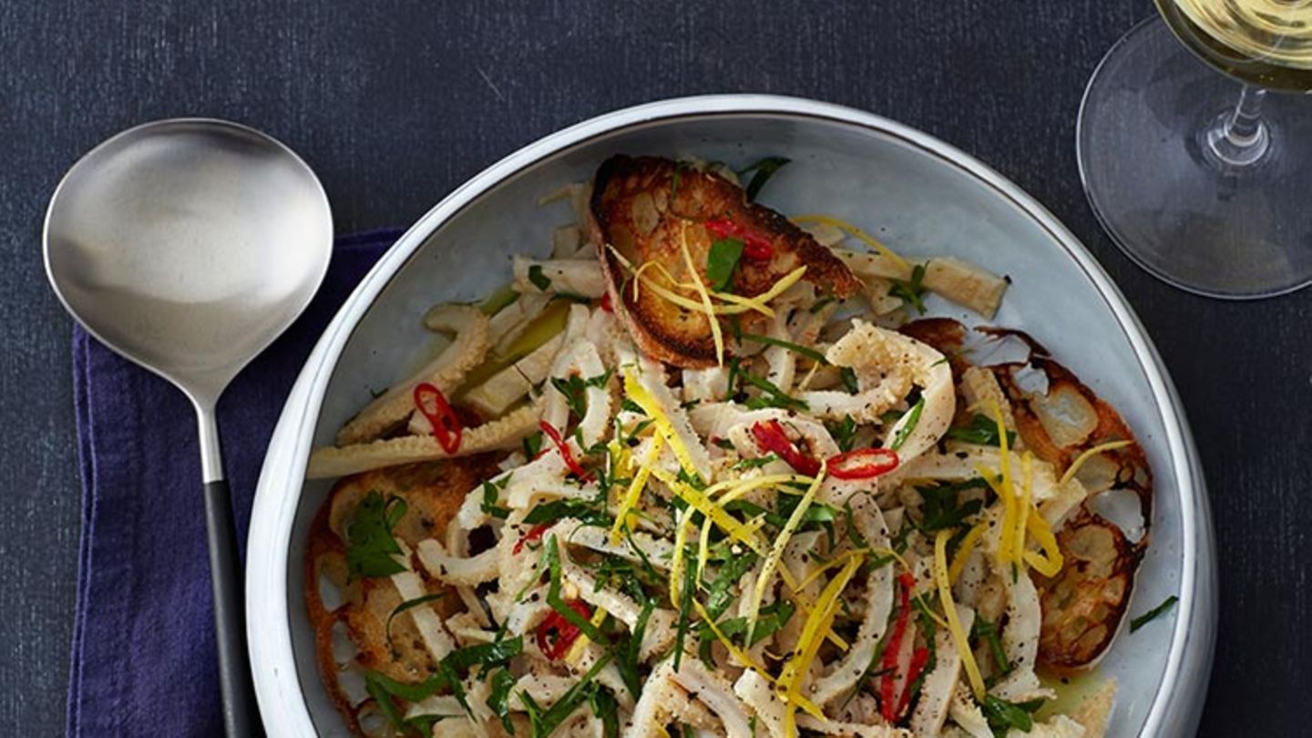 Kalbskuttelsalat mit Zitrone, Chili und Petersilie Rezept