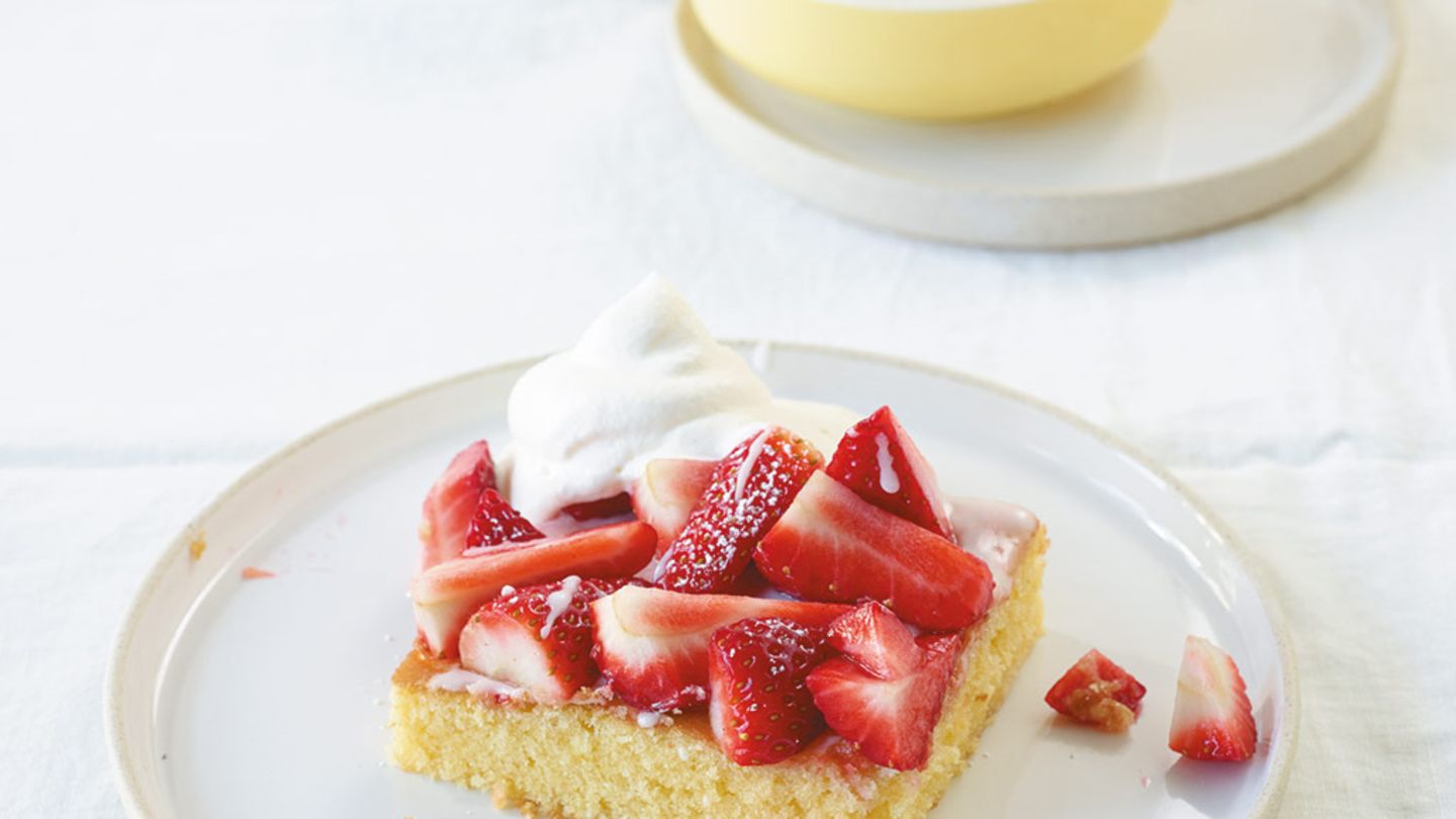 Zitronenkuchen mit Erdbeeren Rezept