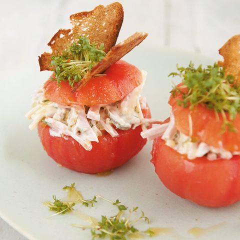 Fleischsalat in der Tomate
