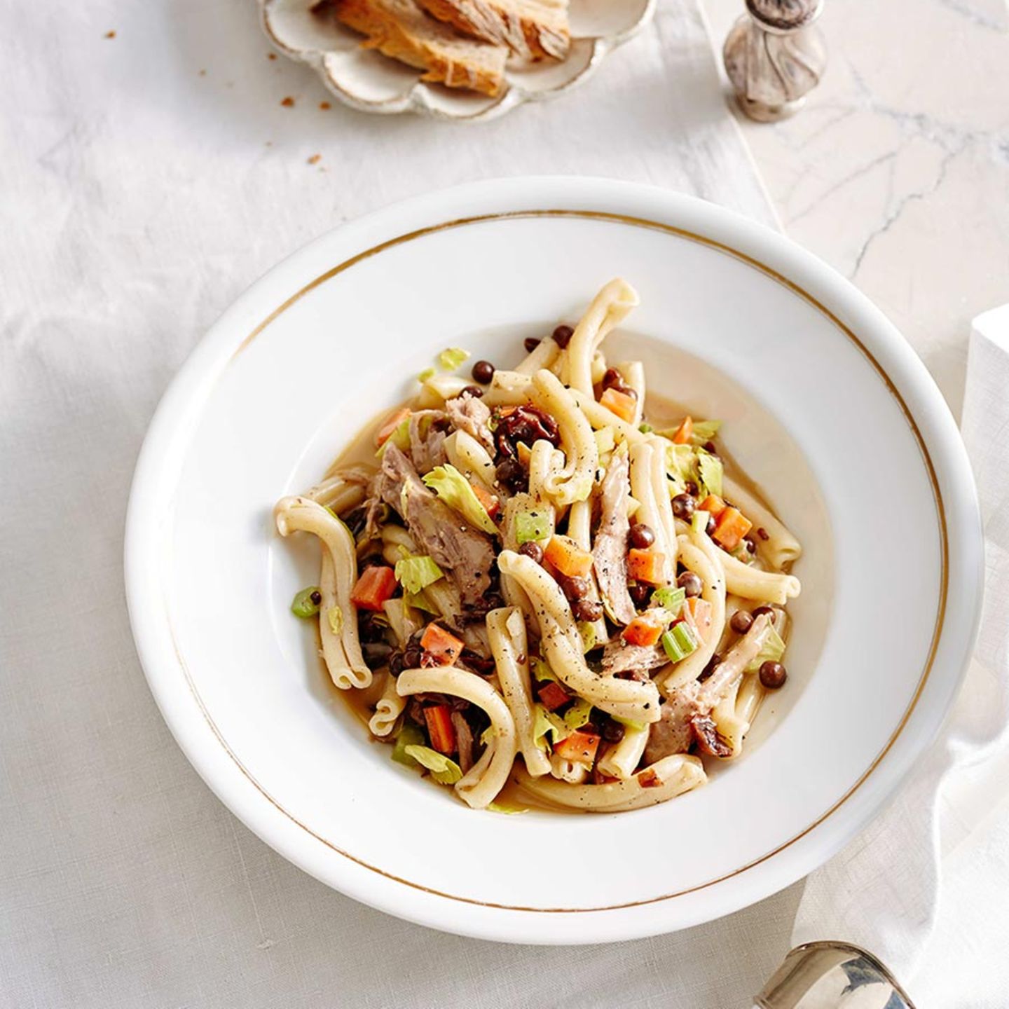 Kalbs-Sugo mit Pasta und Wilderbsen