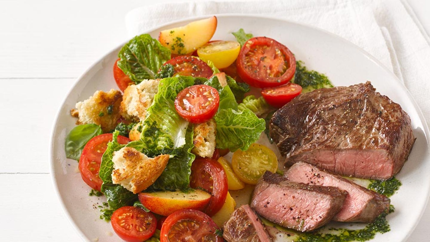 Tomaten-Nektarinen-Brot-Salat Rezept - [ESSEN UND TRINKEN]