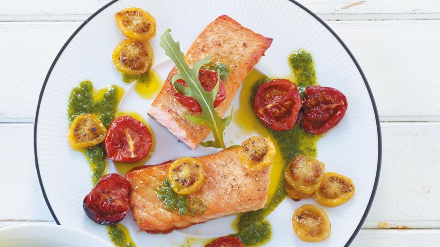 Gegrillter Lachs mit Ofentomaten Rezept