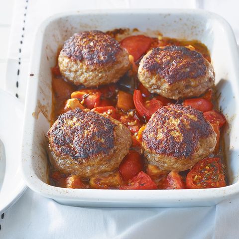 Buletten auf Tomaten