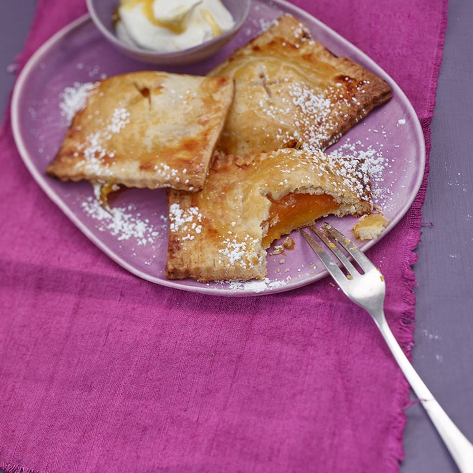 Riesen-Ravioli mit Kompott