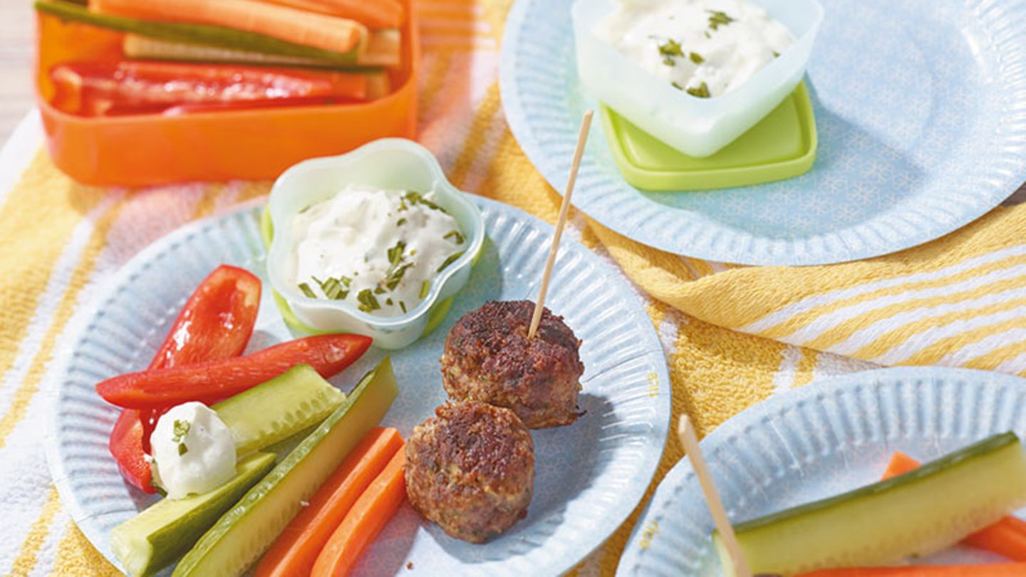 Hackbällchen mit Joghurt-Dip Rezept