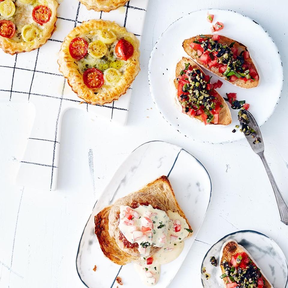 Tomaten-Crostini mit Tapenade
