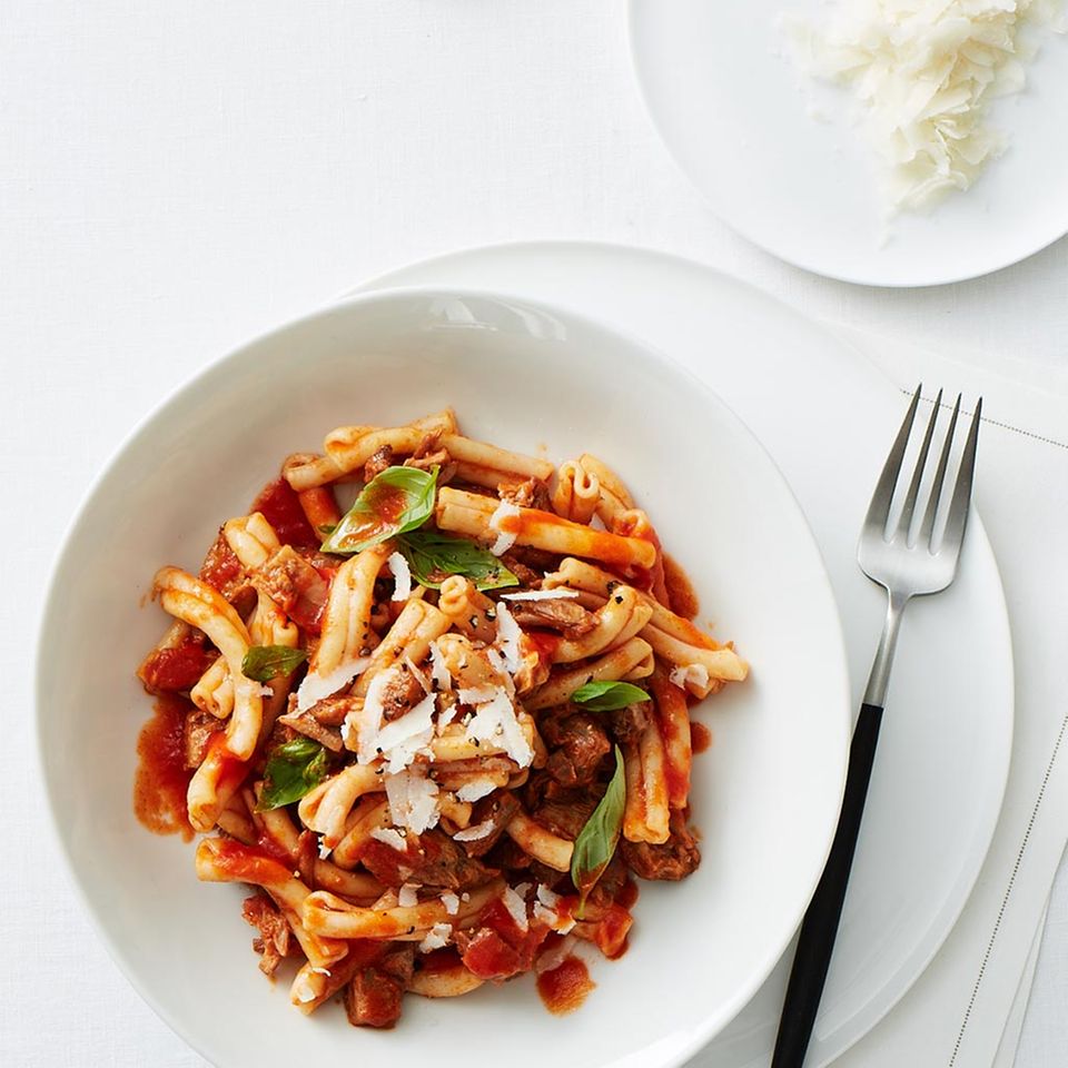 Tomaten-Sugo mit Kalbshaxenfleisch