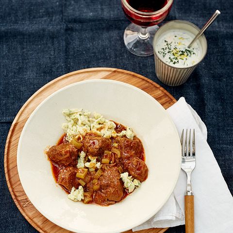 Rindergulasch mit Kräuterknöpfle