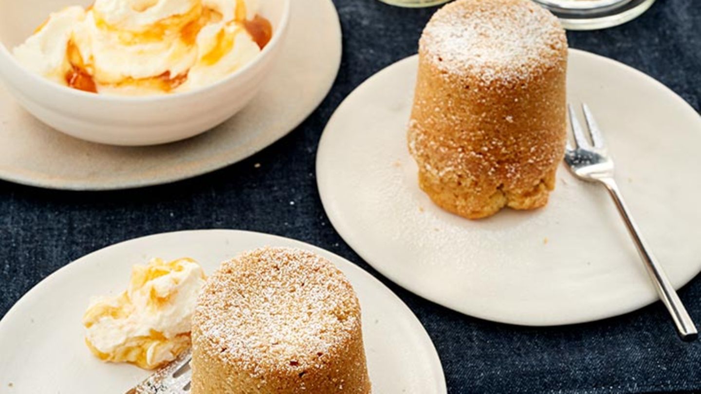 Eierlikörkuchen mit Aprikosensahne Rezept