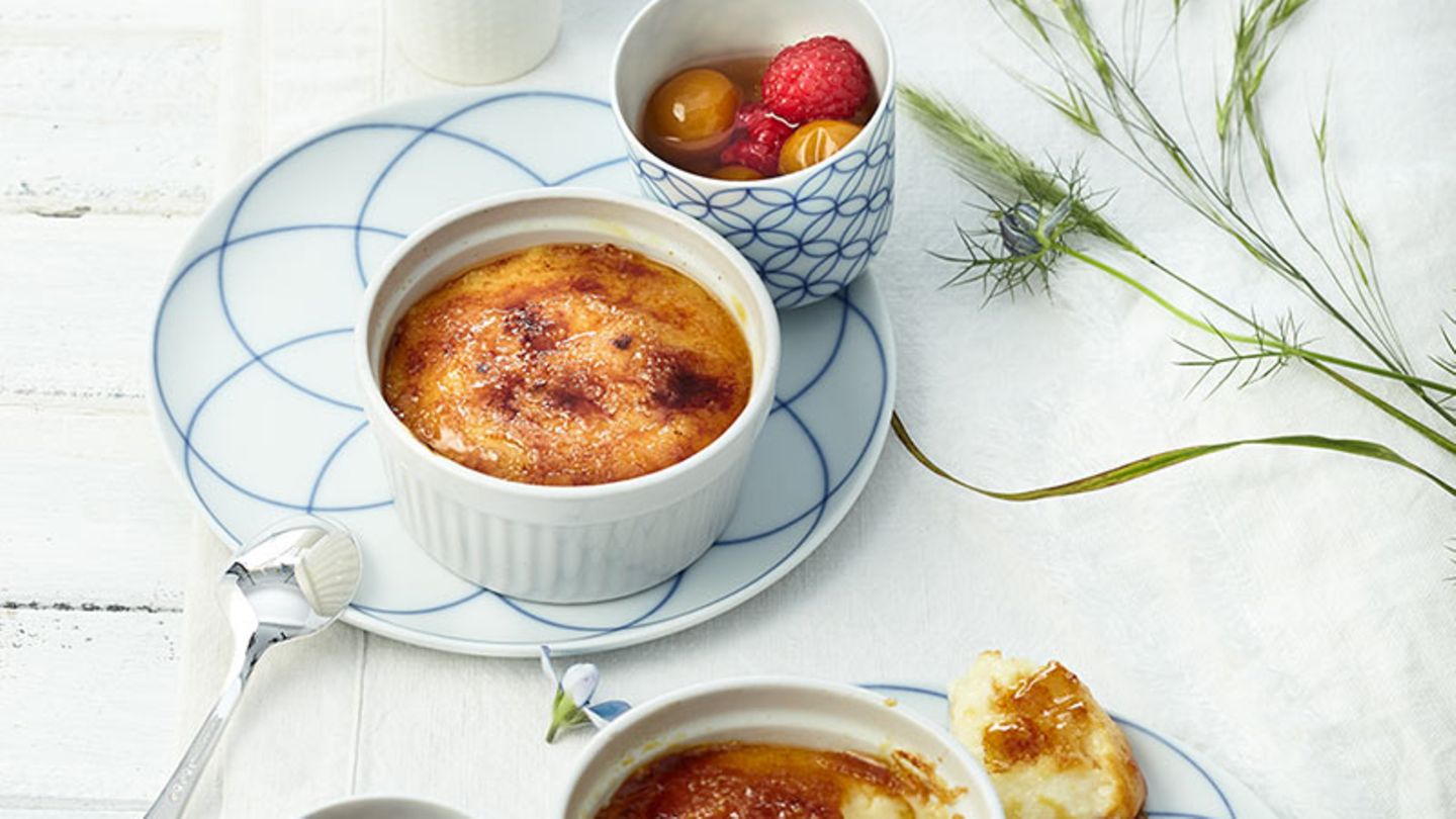 Karamellisierte Grießflammeris mit Mirabellen Rezept