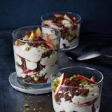 Birnen-Trifle mit Schoko-Kaffee-Streuseln