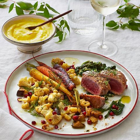 Thunfisch mit Gemüse und Granatapfel