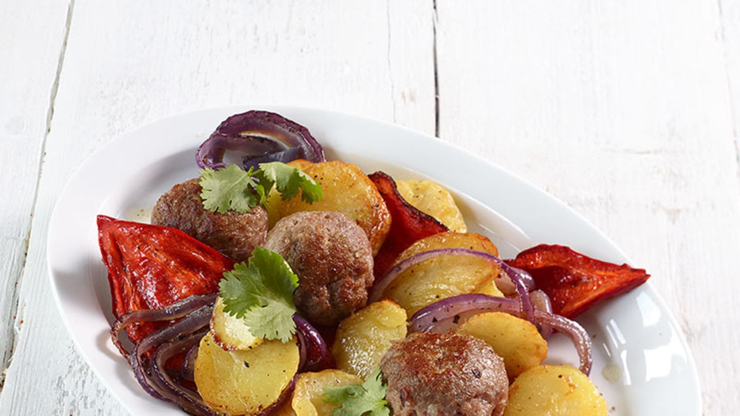 Mettbällchen und Gemüse vom Blech Rezept