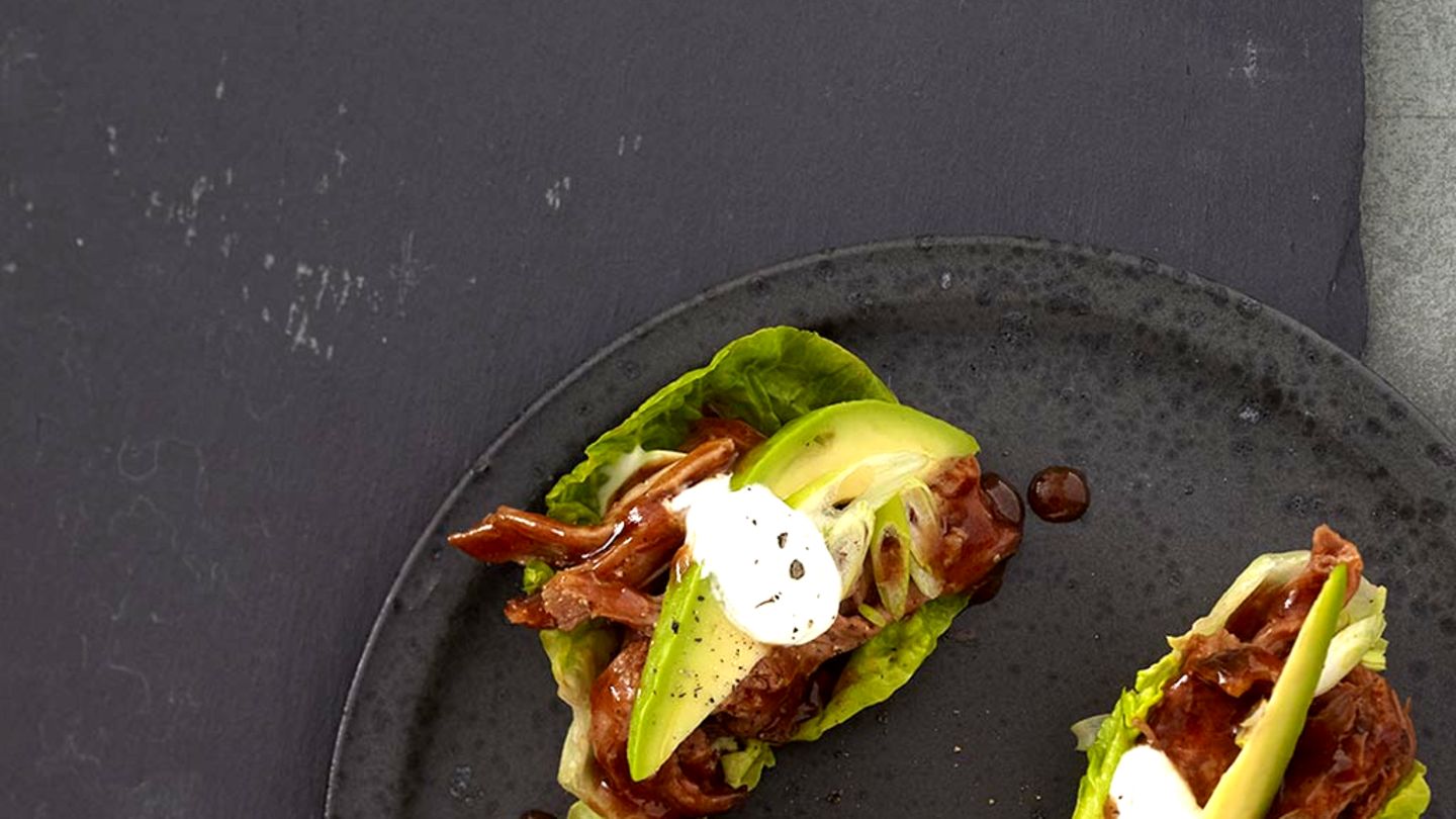 Gefüllte Salatschiffchen Rezept
