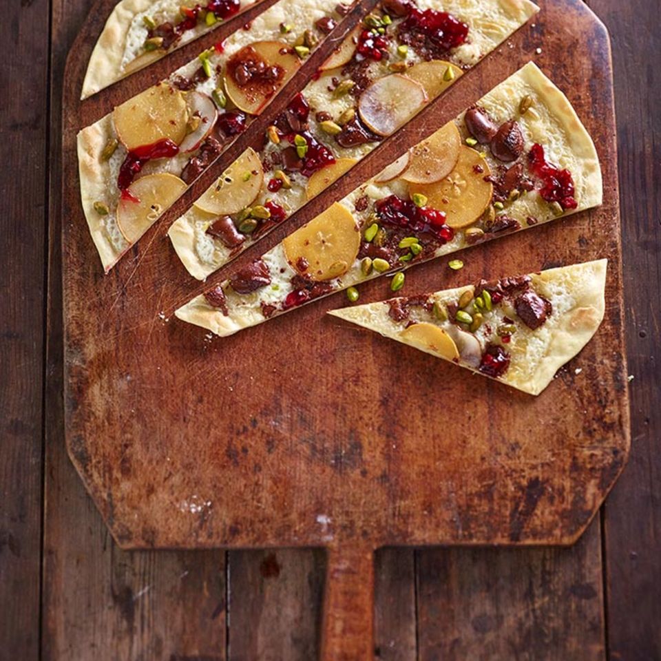 Flammkuchen mit Birne und Schoko