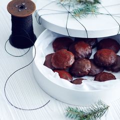 Haselnuss-Lebkuchen mit Preiselbeeren