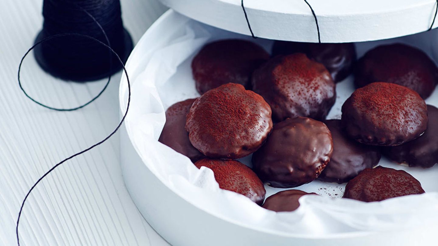 Haselnuss-Lebkuchen mit Preiselbeeren Rezept - [ESSEN UND TRINKEN]