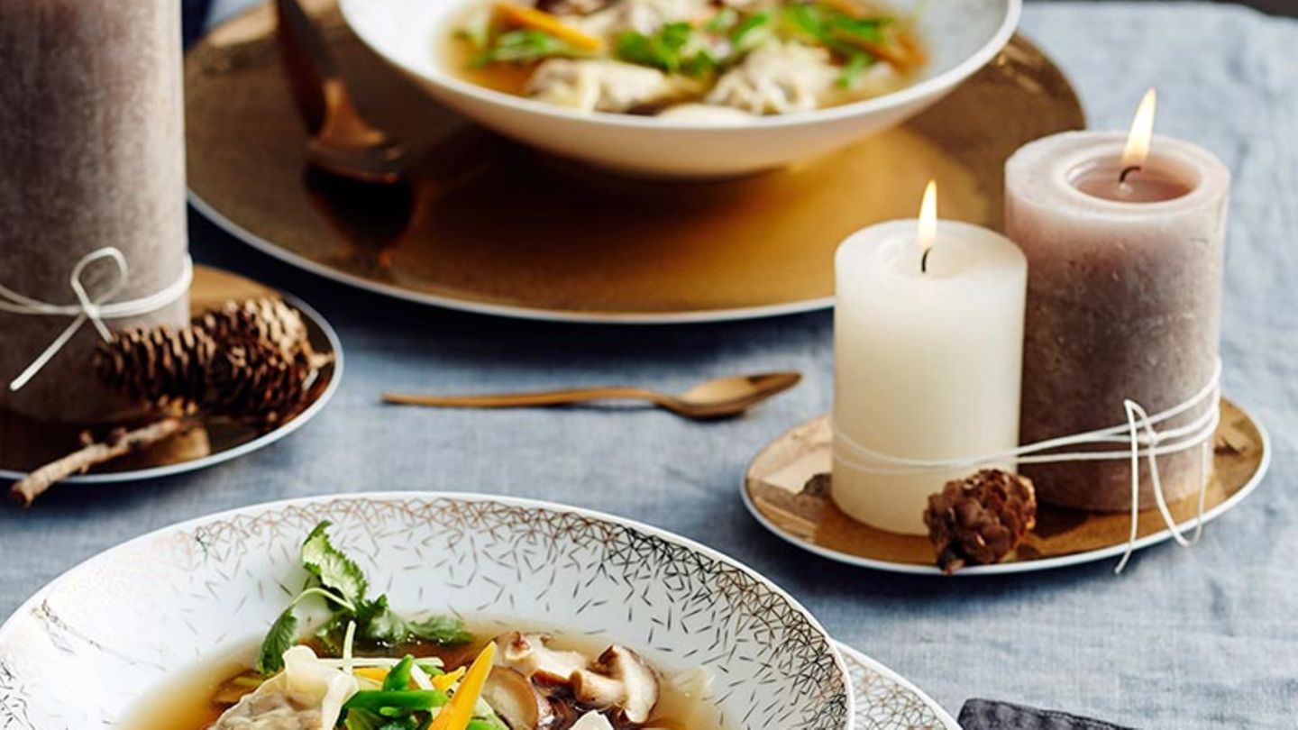 Klare Gänsesuppe mit Wan Tan Rezept