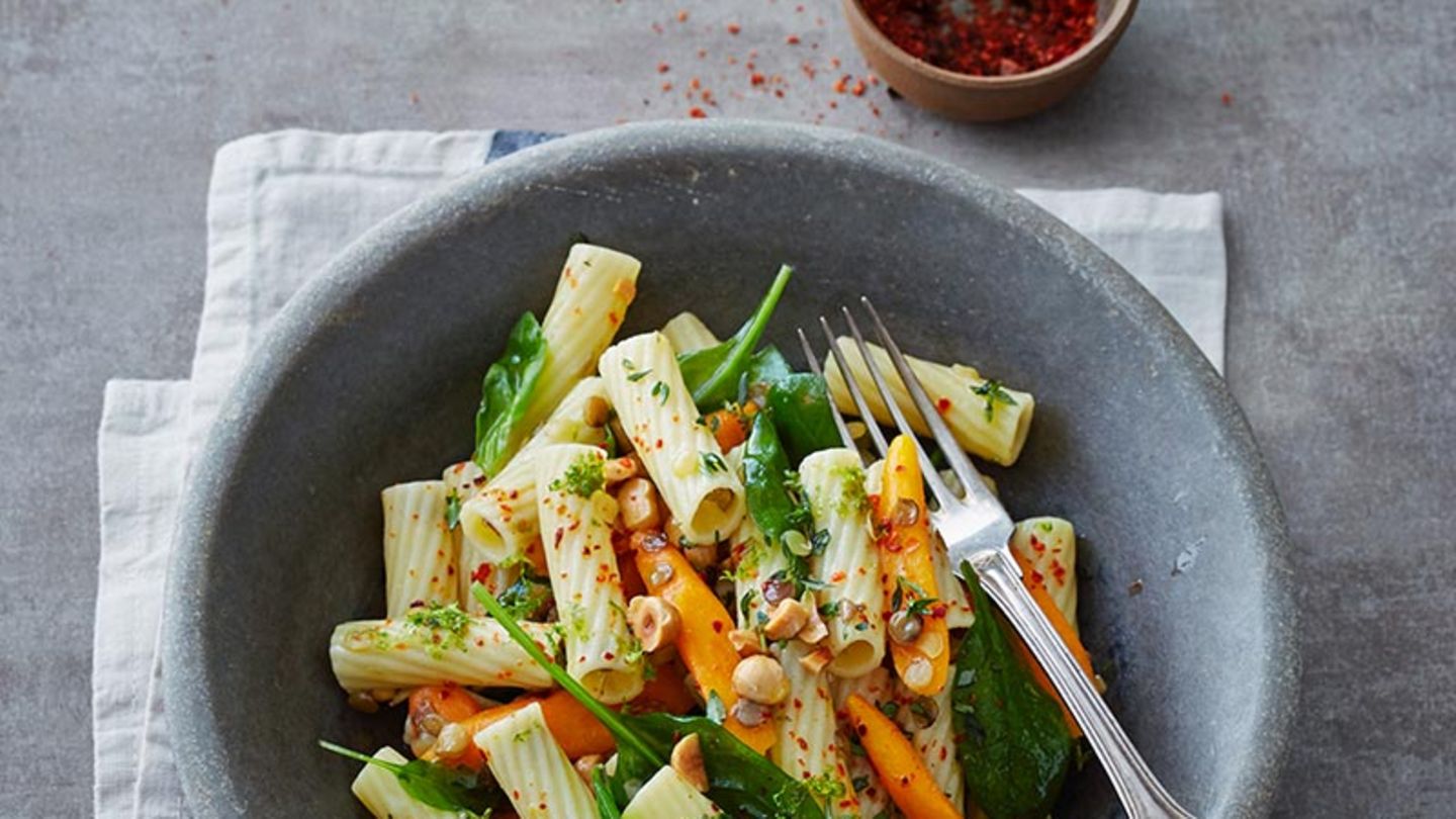 Tortiglioni mit Möhren, Spinat und Nüssen Rezept
