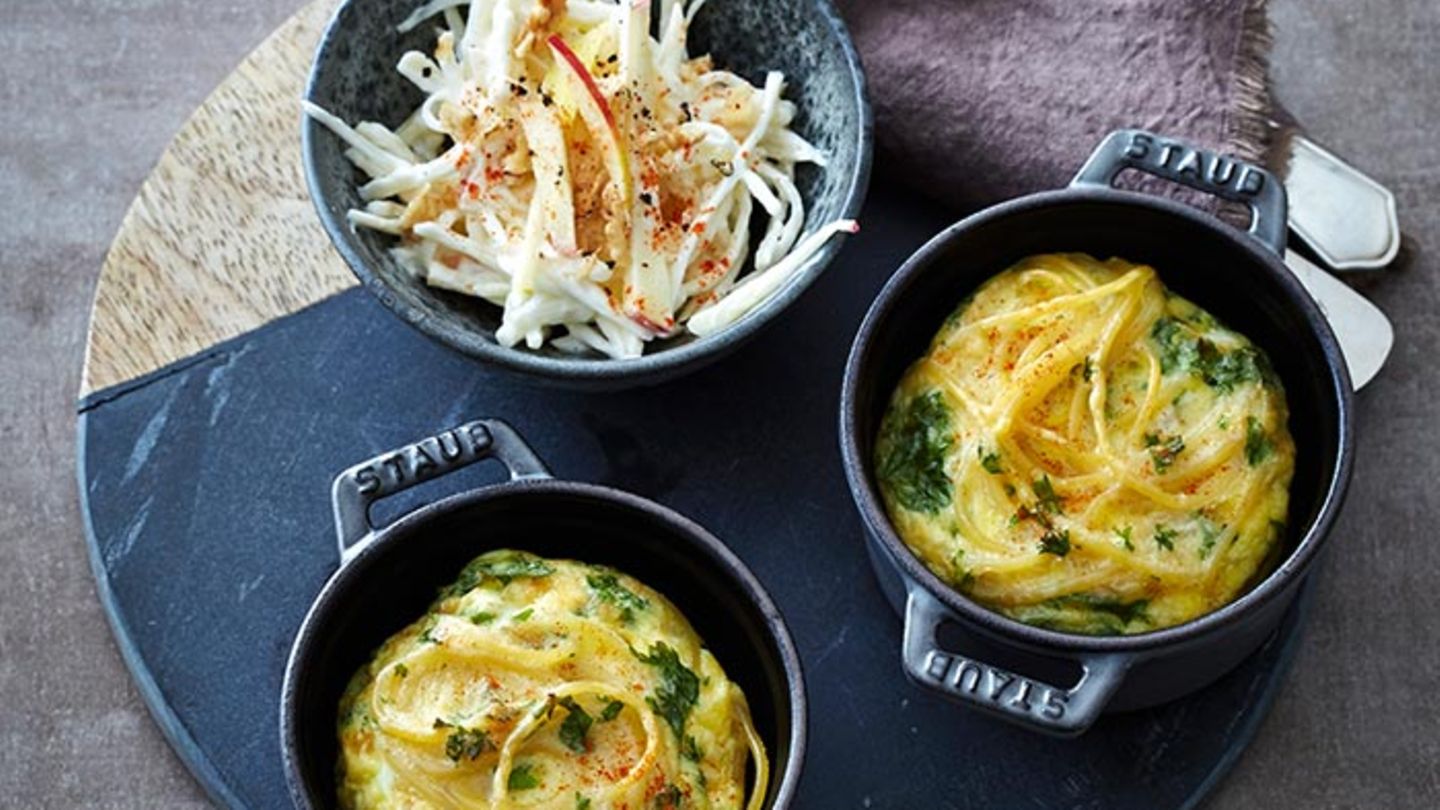 Spaghetti-Küchlein mit Waldorfsalat Rezept
