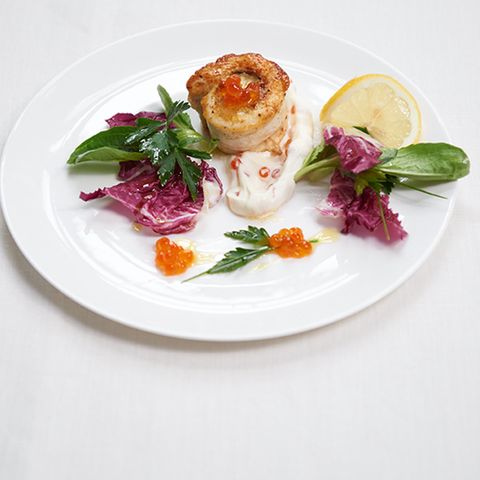 Schollenröllchen auf Salat