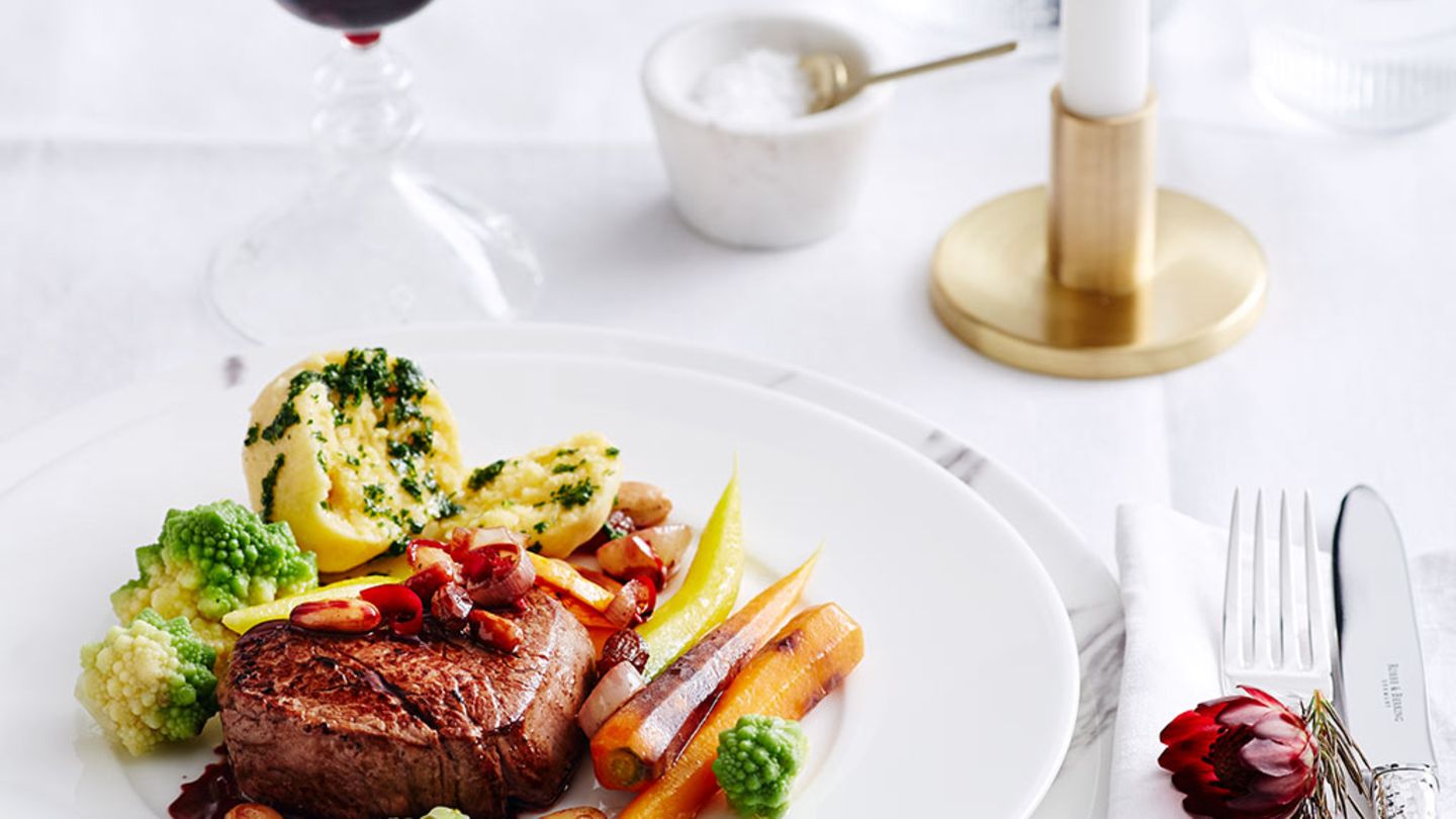 Rinderfiletmedaillons mit Portwein-Reduktion und Möhren Rezept