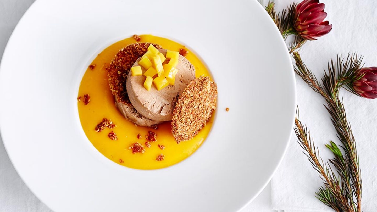 Gianduja-Parfait mit Mangoschaum Rezept