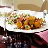 Gepökelter Tafelspitz mit Frühlingszwiebel-Vinaigrette