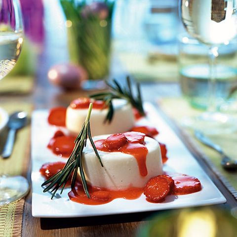 Limoncello-Creme mit Erdbeersalat