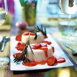 Limoncello-Creme mit Erdbeersalat