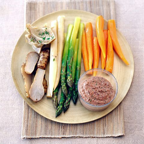 Gemüseteller mit Olivencreme