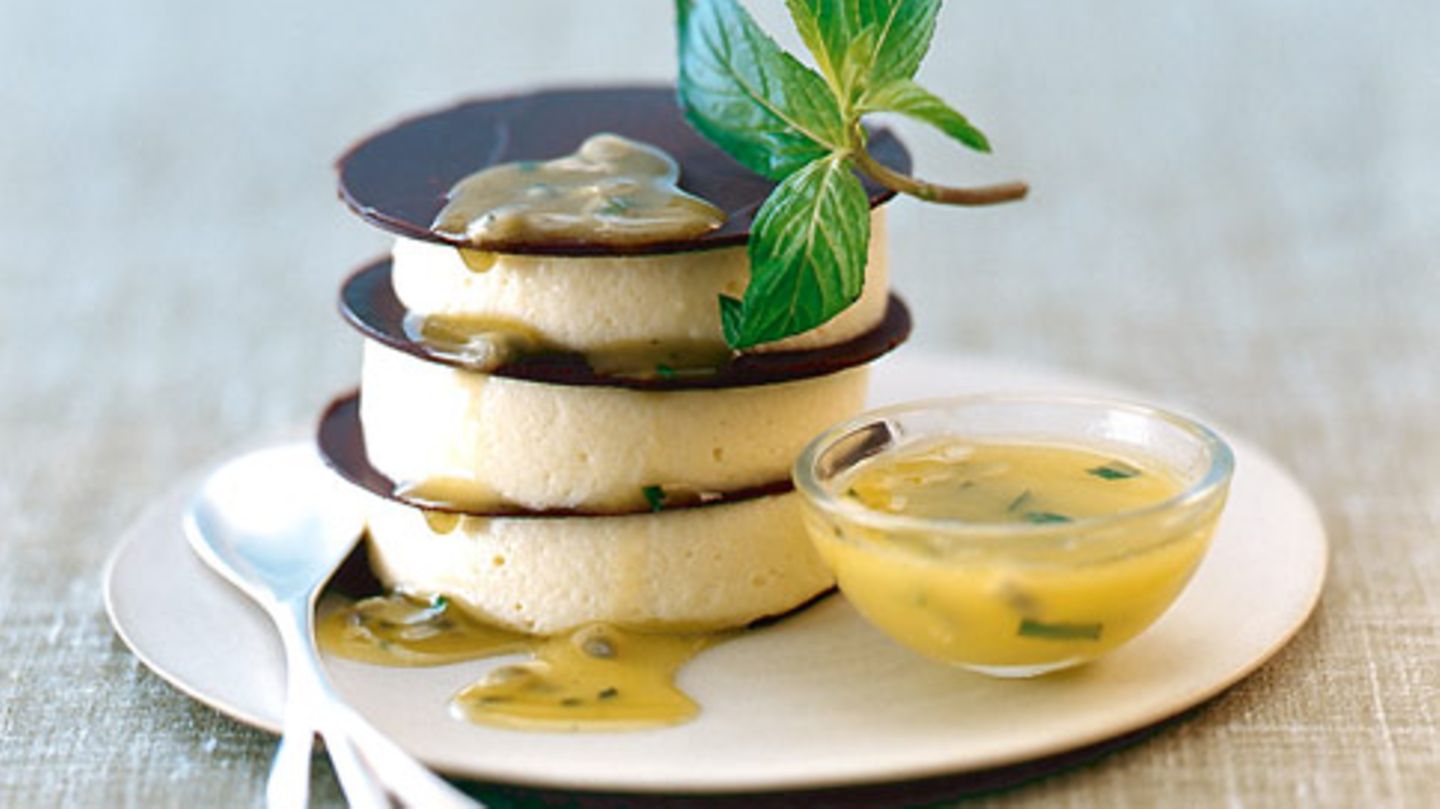 Passionsfrucht-Mousse mit Oliven-Minz-Sauce Rezept