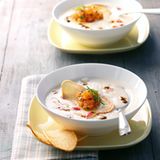 Apfel-Kartoffelsuppe mit Lachstatar
